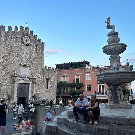 Leonardo Sicilian Casa